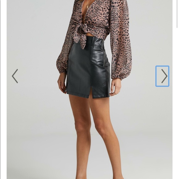 Plunging tie-up front leopard showpo blouse BRAND NEW What More Can I Say Top - Picture 2 of 5